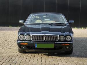Image 6/30 of Jaguar XJ6 3.2 Sovereign (1997)