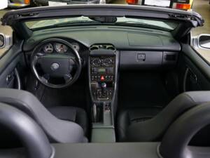 Immagine 18/50 di Mercedes-Benz SLK 32 AMG (2002)