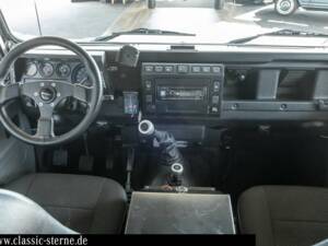 Bild 14/15 von Land Rover Defender 110 (2004)