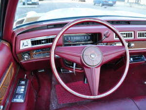 Image 33/75 of Cadillac Fleetwood Eldorado Convertible (1975)