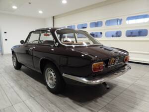 Image 3/15 de Alfa Romeo Giulia GT 1300 Junior (1975)