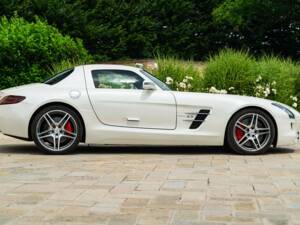 Image 8/50 of Mercedes-Benz SLS AMG (2010)