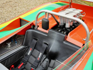 Image 13/50 of McLaren M8C (1970)