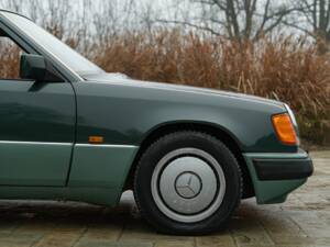 Bild 19/50 von Mercedes-Benz 200 D (1990)