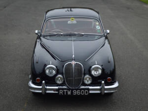 Image 8/9 of Jaguar Mk II 3.8 (1966)