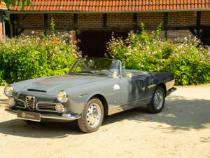 Afbeelding 2/77 van Alfa Romeo 2600 Spider (1963)