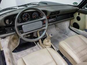 Image 16/27 of Porsche 911 Turbo 3.3 (1988)