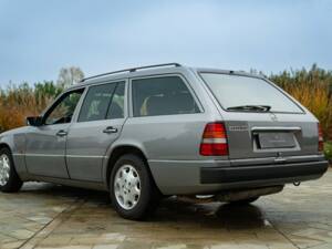 Image 14/50 of Mercedes-Benz 200 TE (1992)