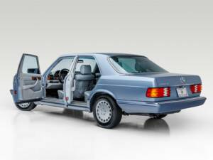 Image 13/19 of Mercedes-Benz 300 SE (1990)