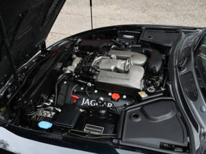 Image 48/51 of Jaguar XKR (2003)