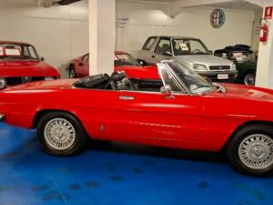 Image 3/43 of Alfa Romeo Spider Veloce 2000 (1982)