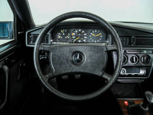 Image 7/50 of Mercedes-Benz 190 D (1985)