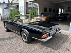 Immagine 14/34 di Mercedes-Benz 280 SL (1969)