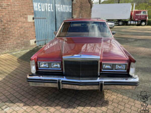 Image 2/50 of Lincoln Town Car (1984)