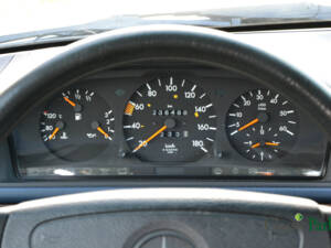 Image 29/39 of Mercedes-Benz 200 D (1993)