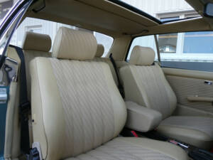 Image 13/20 de Mercedes-Benz 280 CE (1981)