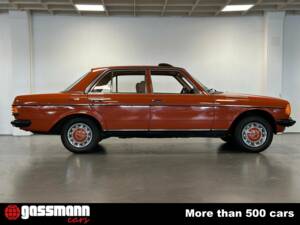 Image 4/15 de Mercedes-Benz 230 E (1980)