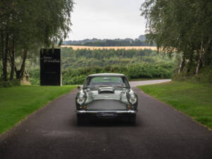 Image 2/64 de Aston Martin DB 4 (1961)