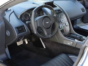 Bild 21/47 von Aston Martin DB 9 GT &quot;Bond Edition&quot; (2015)