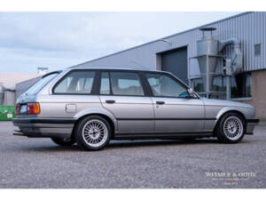Image 18/50 de BMW 320i Touring (1989)
