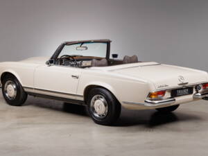 Image 6/37 de Mercedes-Benz 280 SL (1969)