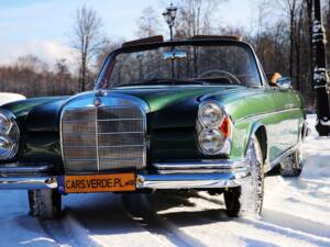 Immagine 12/29 di Mercedes-Benz 220 SE b (1964)