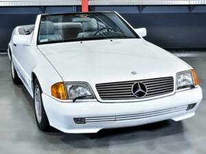 Image 6/7 de Mercedes-Benz 500 SL (1992)