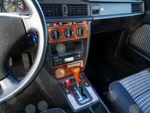 Image 9/21 of Mercedes-Benz 190 E 2.6 (1992)