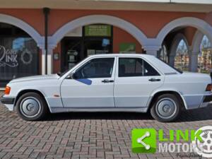 Image 2/10 of Mercedes-Benz 190 D (1991)