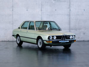 Image 4/24 of BMW 525 (1977)