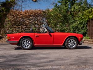 Image 2/41 of Triumph TR 6 (1972)