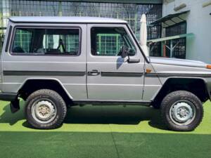 Image 10/55 of Mercedes-Benz 200 GE (SWB) (1990)
