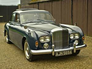 Image 3/50 of Bentley S 3 Continental Flying Spur (1963)