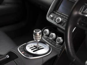 Image 17/50 of Audi R8 (2009)