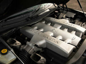 Imagen 3/50 de Aston Martin V12 Vanquish S (2005)