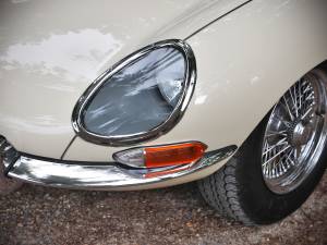 Immagine 14/50 di Jaguar E-Type 4.2 (1965)