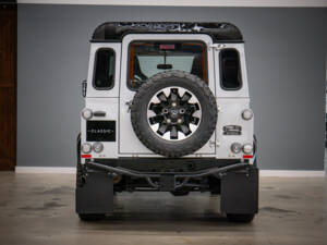 Immagine 10/36 di Land Rover Defender 90 Works V8 &quot;70th Edition&quot; (2015)