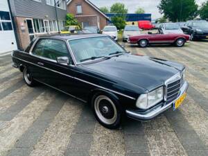 Immagine 4/50 di Mercedes-Benz 230 C (1980)