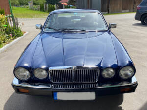 Image 6/36 de Jaguar XJ 6 4.2 (1984)