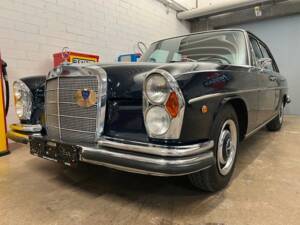 Image 2/19 of Mercedes-Benz 300 SE (1967)