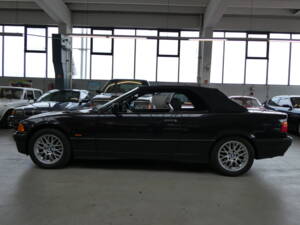 Image 17/40 of BMW 320i (1997)