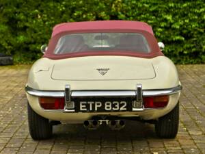 Image 22/50 of Jaguar E-Type V12 (1974)