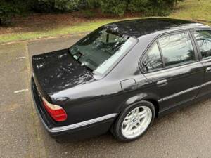 Image 27/50 de BMW 735i (2001)