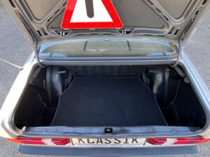 Image 33/89 de Mercedes-Benz 190 E 2.6 (1988)