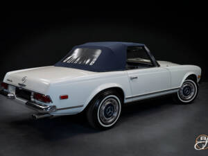 Image 19/23 of Mercedes-Benz 280 SL (1968)