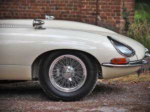 Immagine 31/50 di Jaguar E-Type 4.2 (1965)