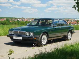 Image 11/33 of Jaguar Sovereign 3.6 (1988)