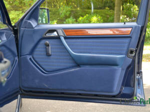 Bild 22/50 von Mercedes-Benz 200 E (1991)