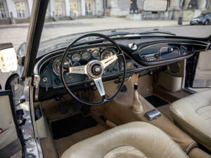 Image 52/58 of Maserati 3500 GTI Touring (1963)