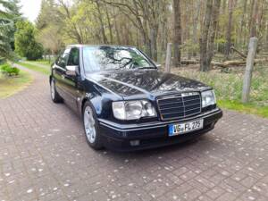 Bild 4/26 von Mercedes-Benz E 500 Limited (1994)